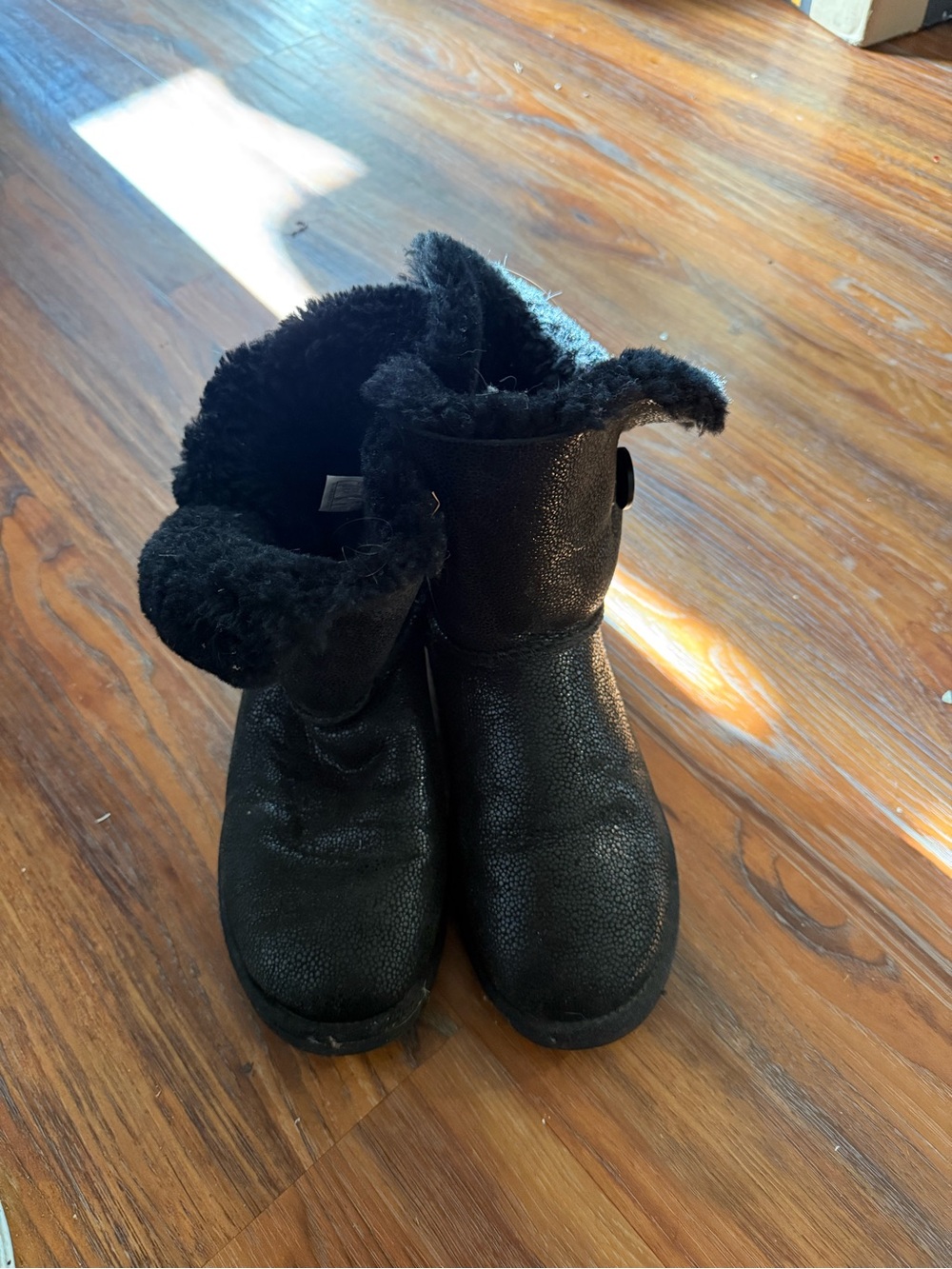Ladies-(OG)EUC Sz 10 black sparkling Ugg Bailey Button Stingray boots